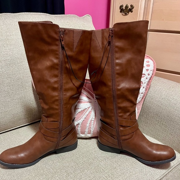 Brown leather boot. Style  and company - Picture 5 of 5